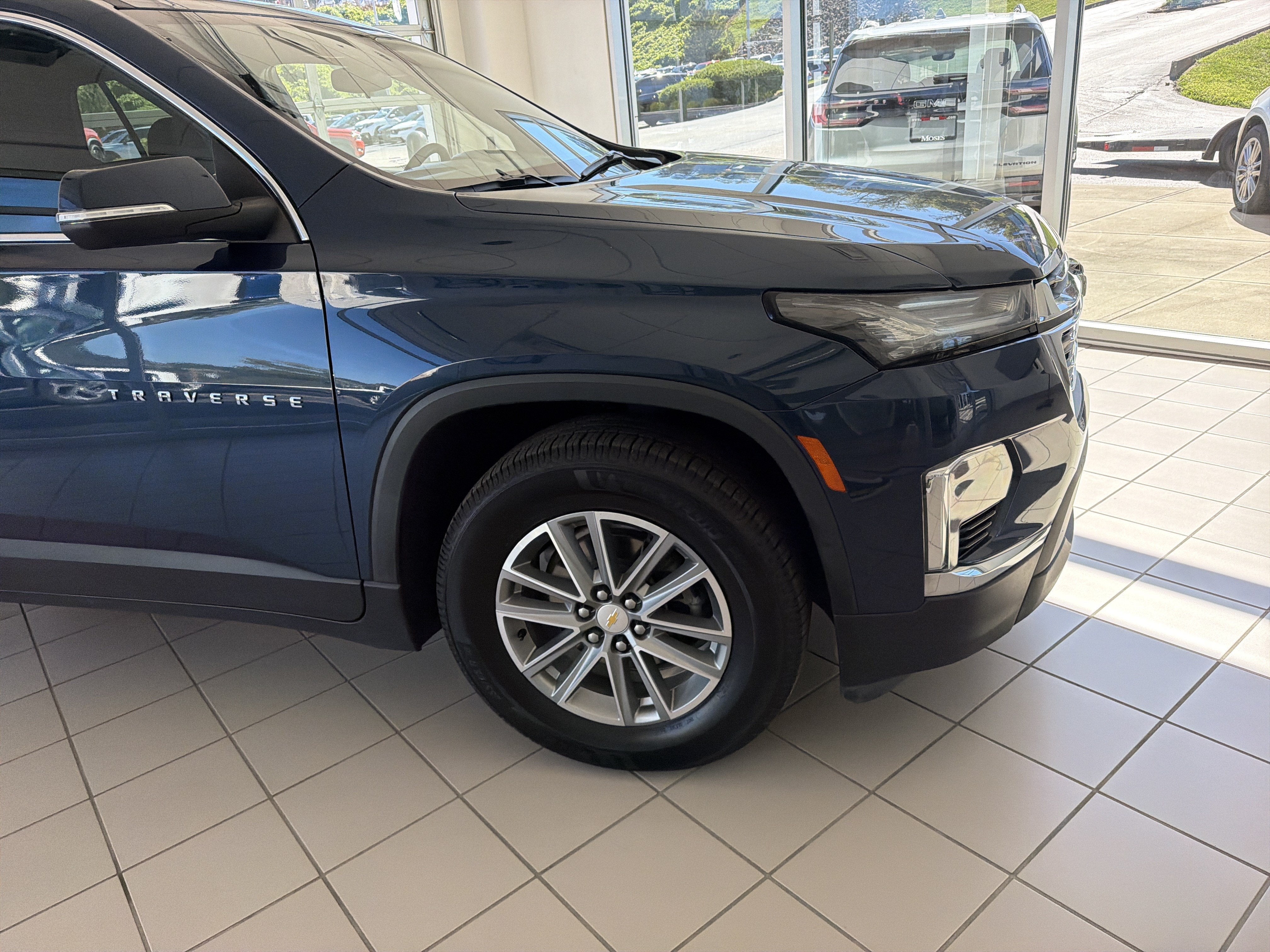2023 Chevrolet Traverse LT Cloth