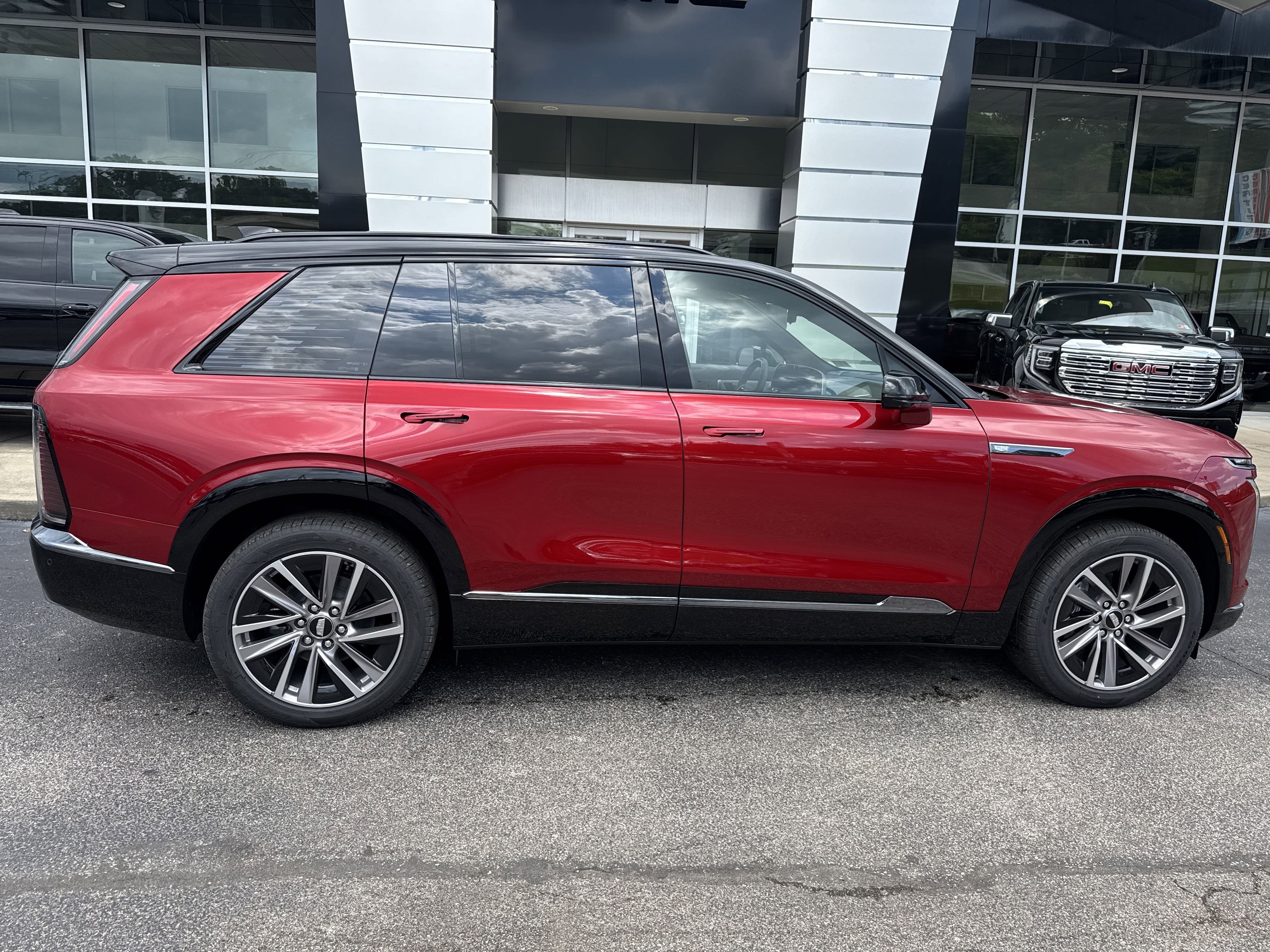 2026 Cadillac VISTIQ Sport