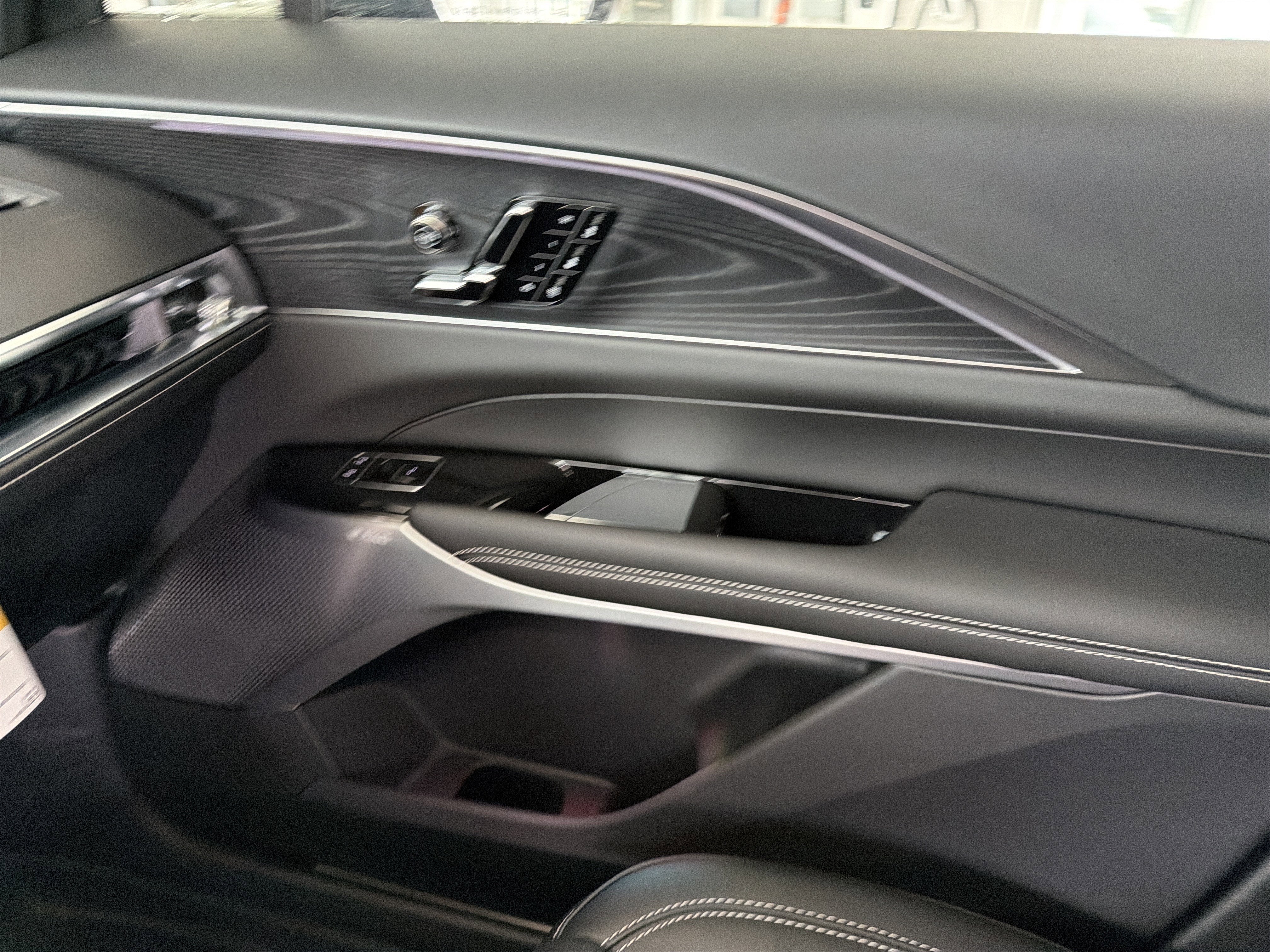 2026 Cadillac LYRIQ Premium Sport