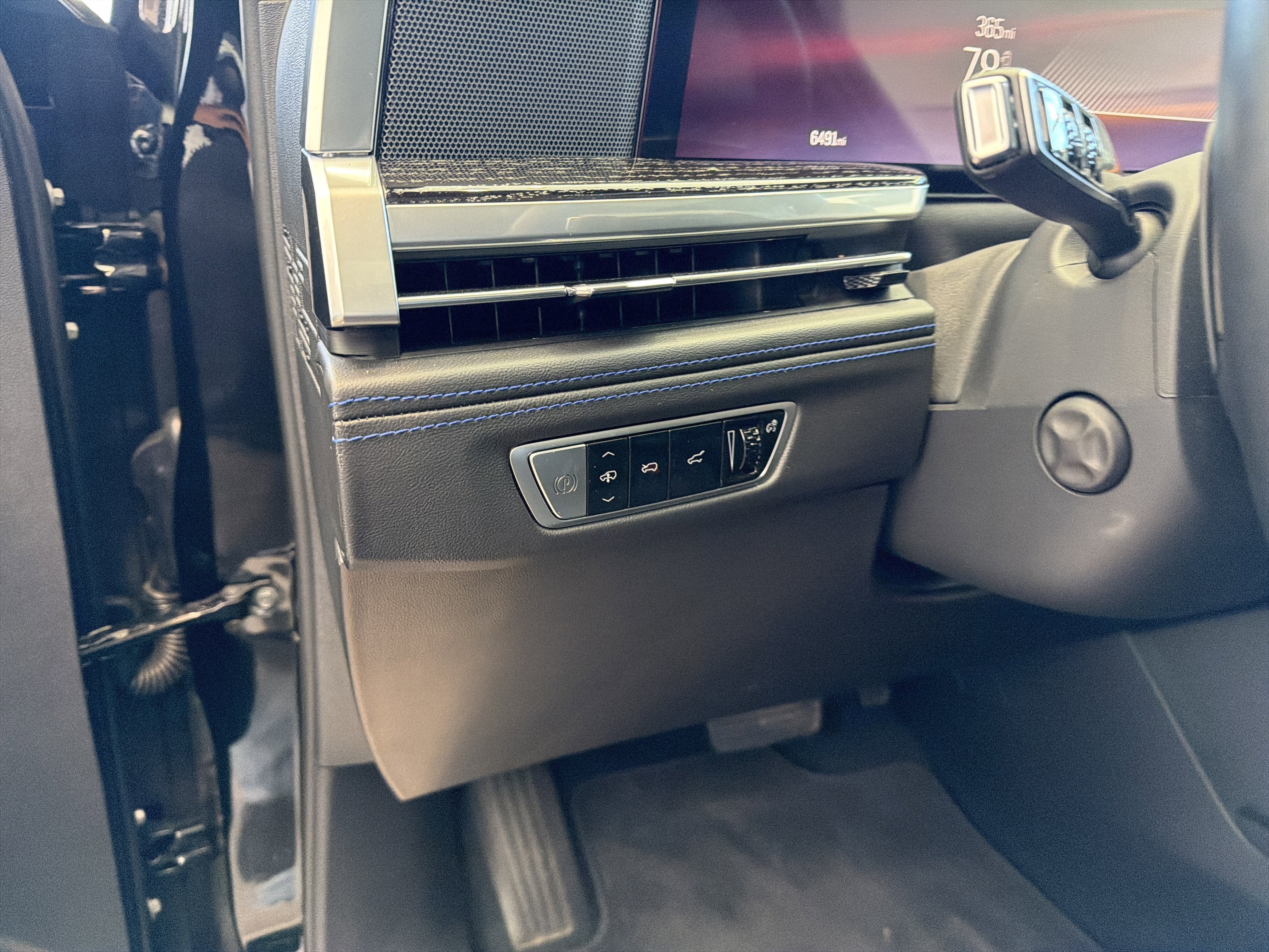 2025 Cadillac ESCALADE IQ Sport 1