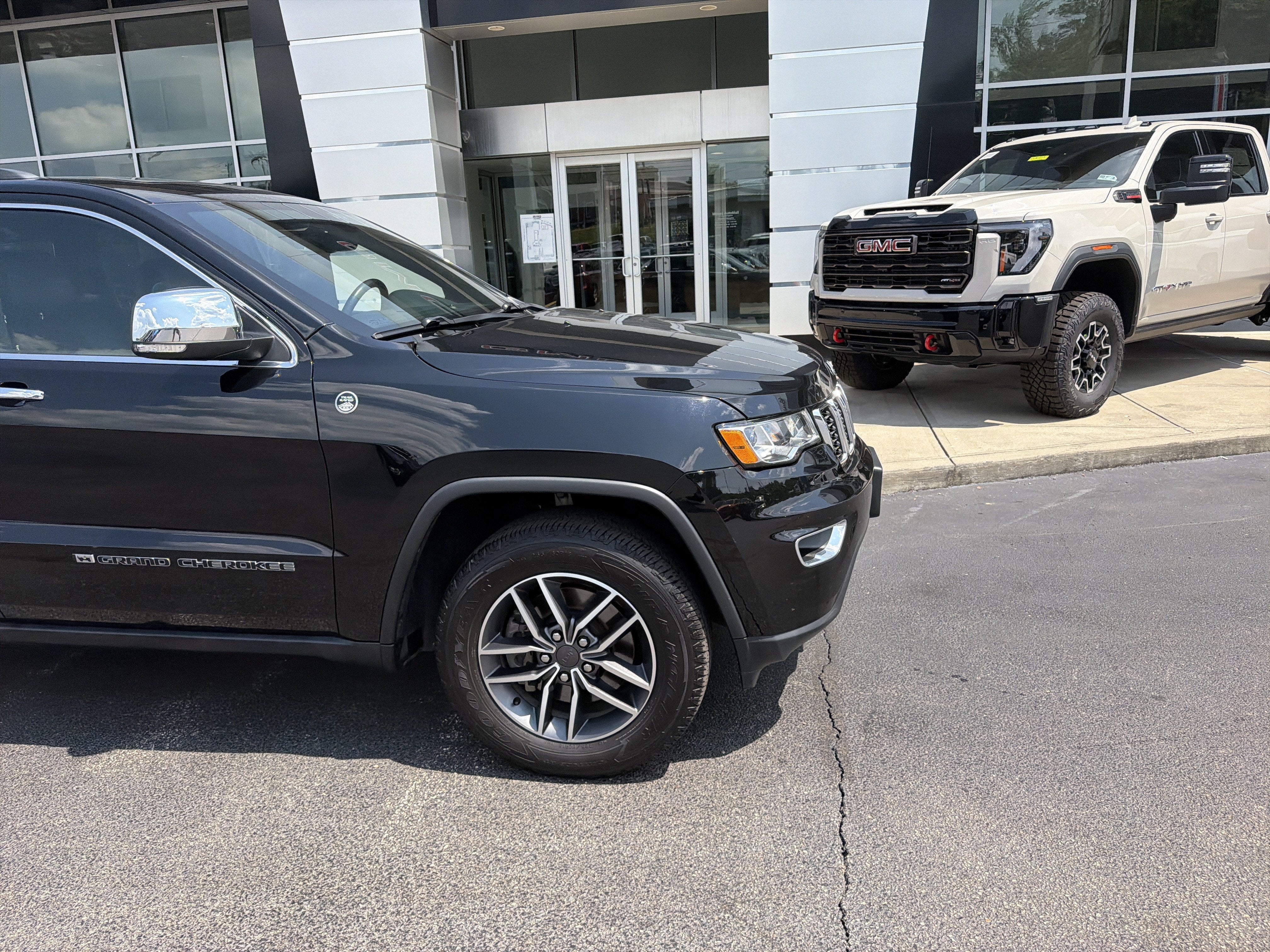 2022 Jeep CHEROKEE BASE
