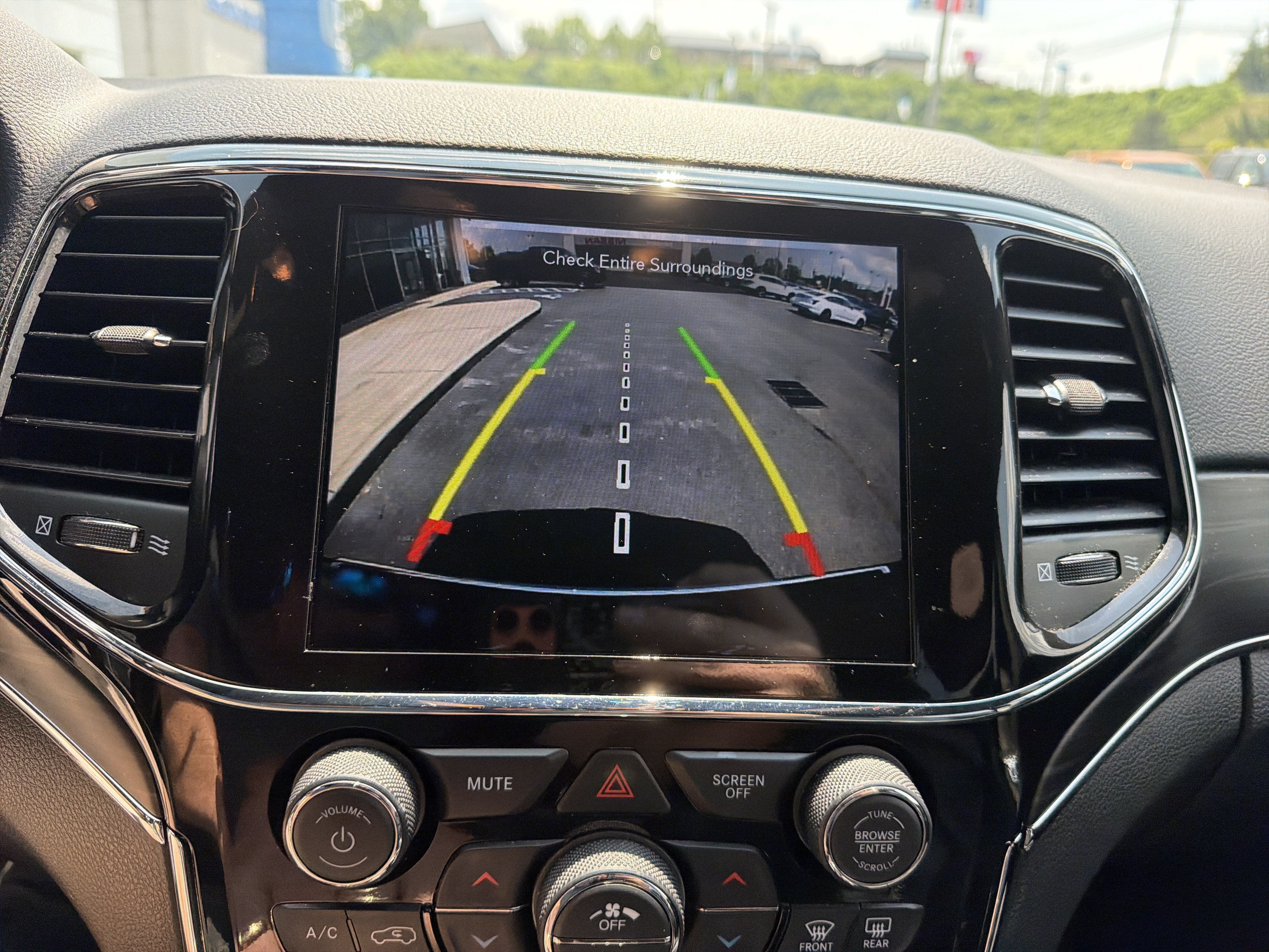 2022 Jeep CHEROKEE BASE