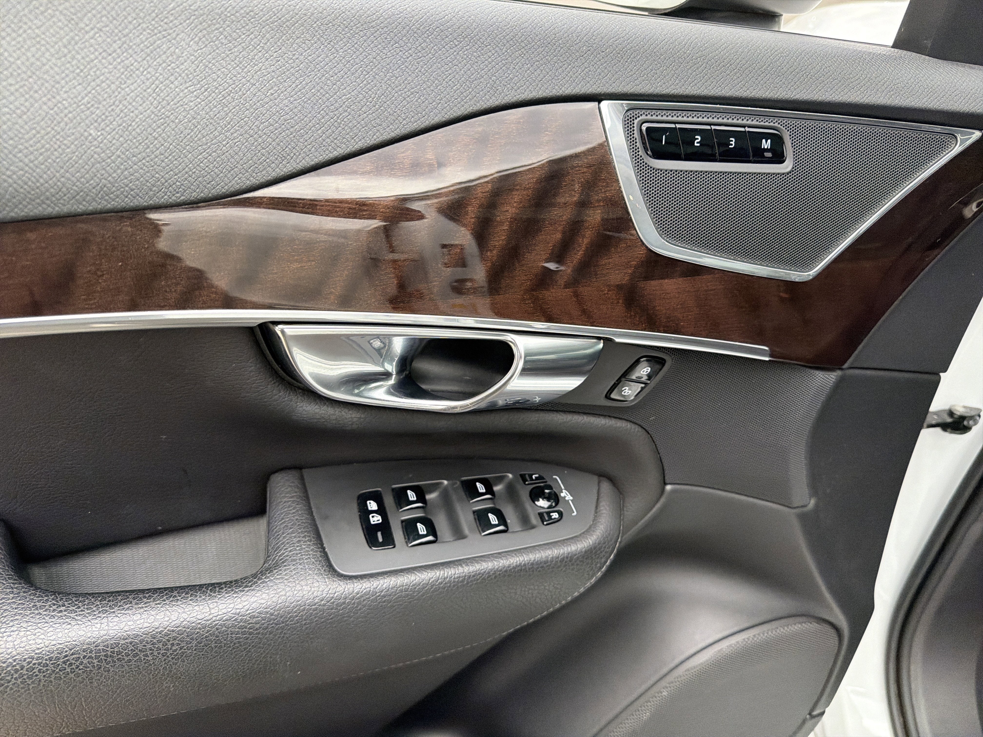 2019 Volvo XC90 Momentum