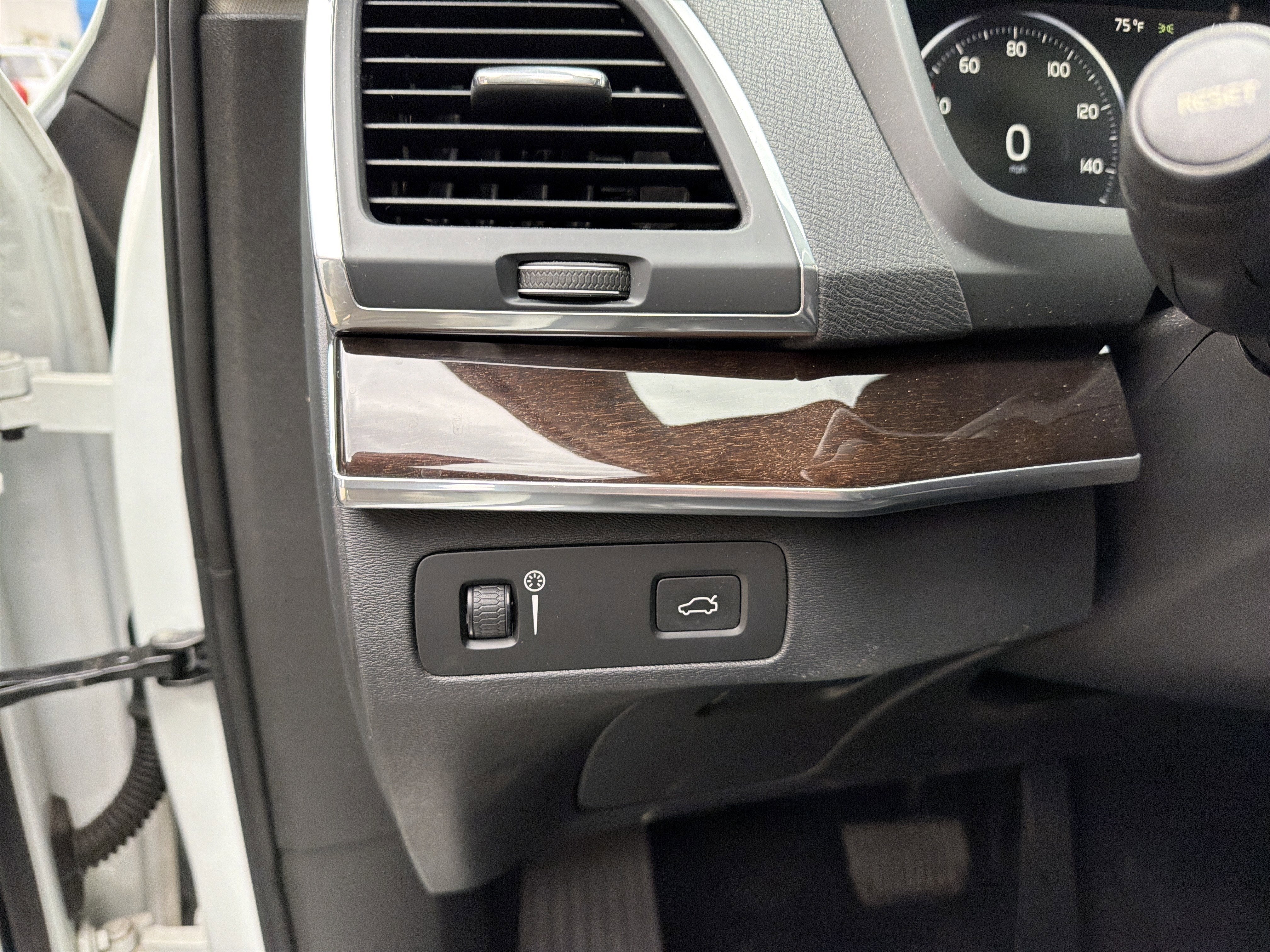 2019 Volvo XC90 Momentum