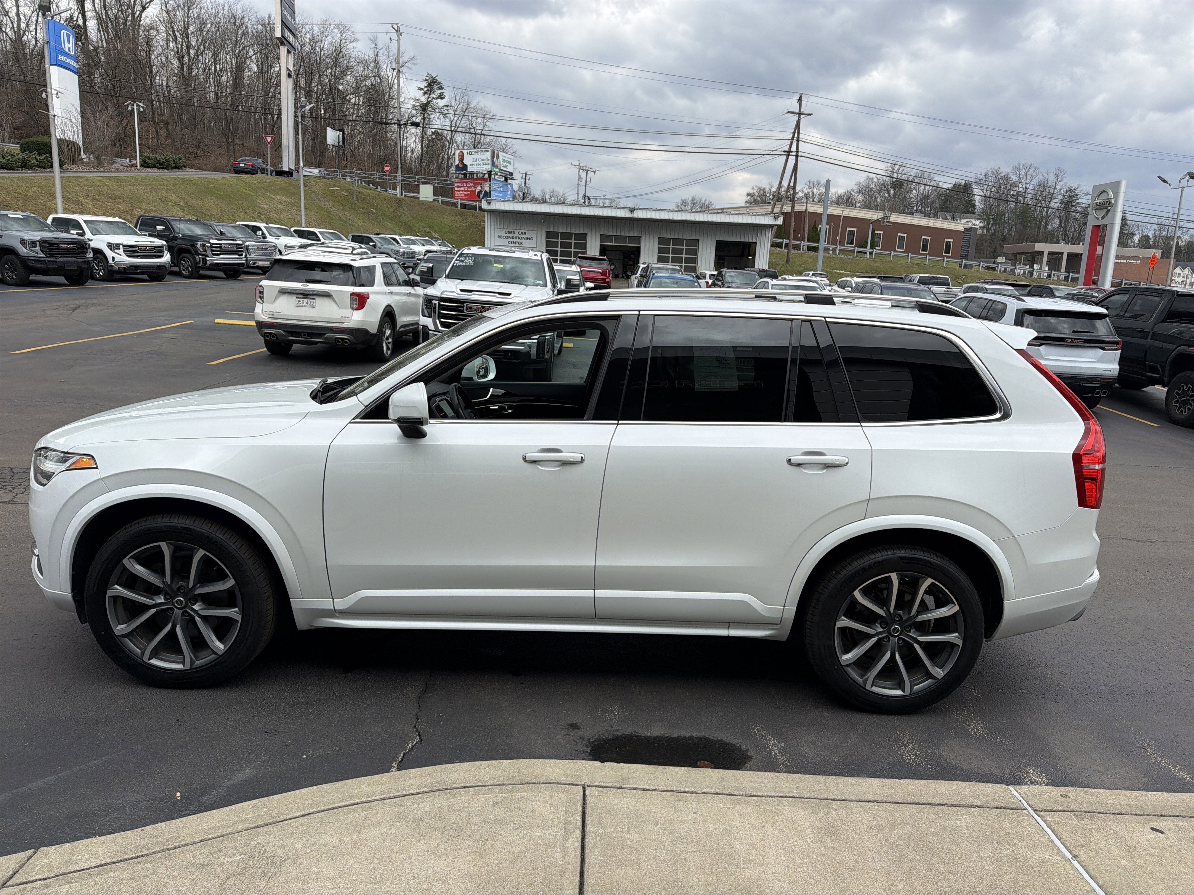 2019 Volvo XC90 Momentum