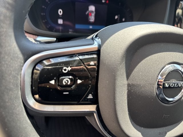 2023 Volvo XC60 Ultimate Dark Theme