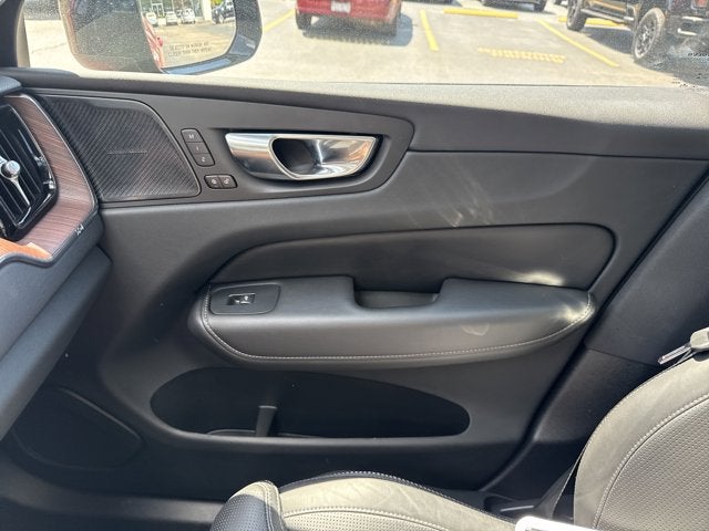 2023 Volvo XC60 Ultimate Dark Theme